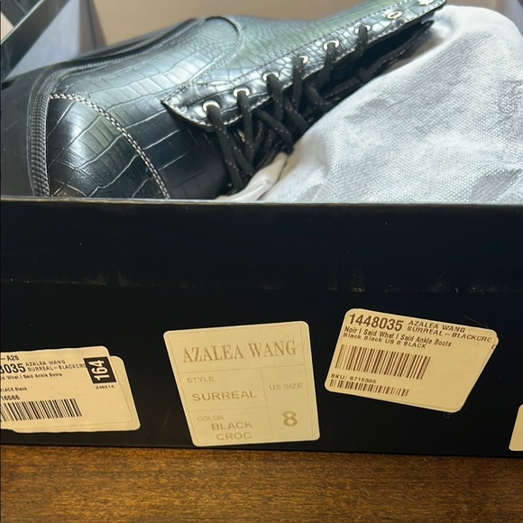 Luxurious Black Textured Boots with Glossy Finish - Picture 2 of 2